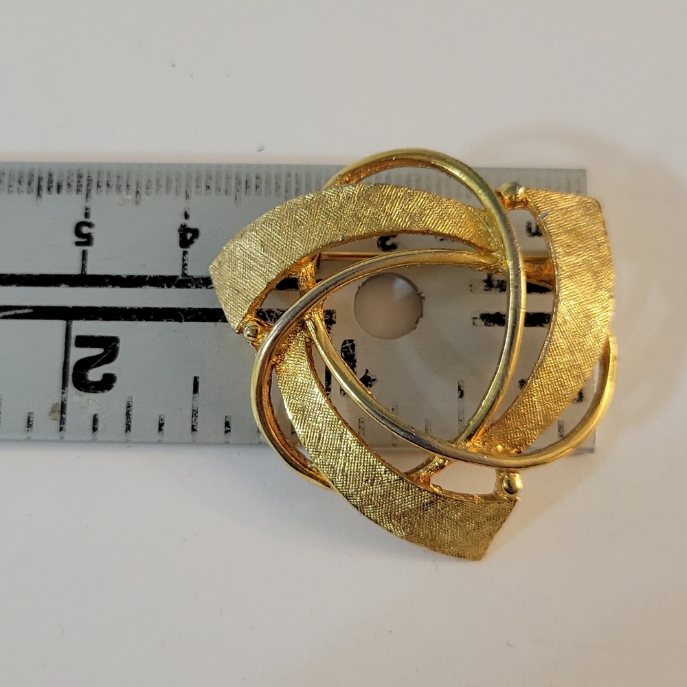 Vintage Trangular Textured Brooch - image 5